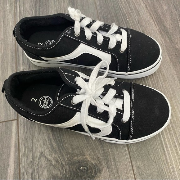 🌈 wonder nation kids sneakers size 2 - Picture 2 of 6
